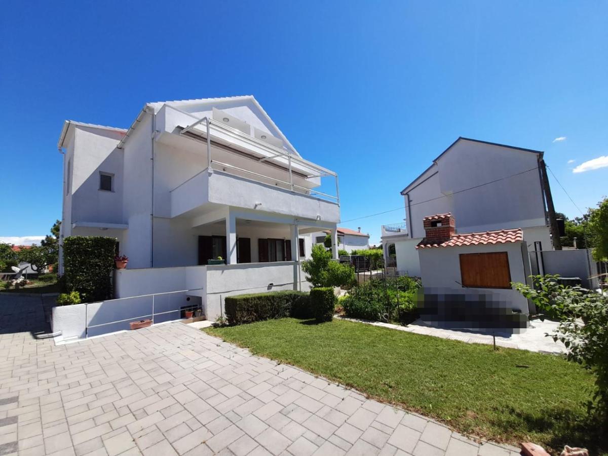 Apartment Niva Nin Luaran gambar